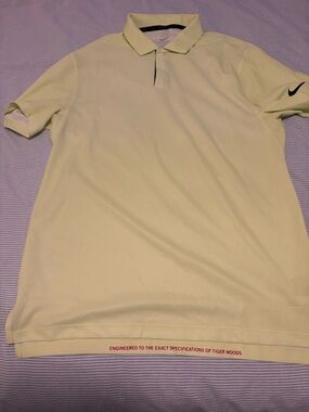 Nike Men’s Pale Yellow Golf Polo with Swoosh